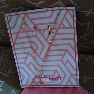 Necklace and earring set